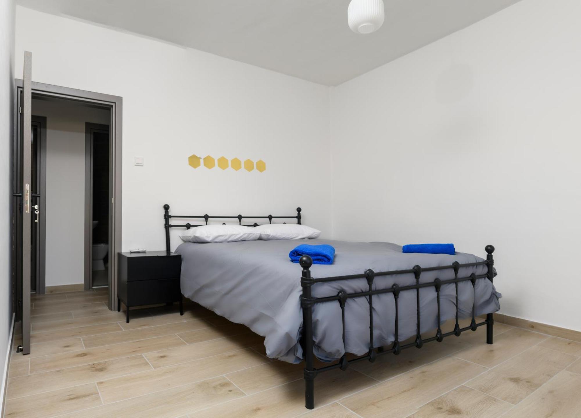 Ollies 3 Bedroom Apartment Ларнака Екстериор снимка